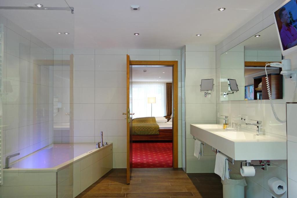 Naturhotel Ruegers Forstgut Mespelbrunn Ruang foto